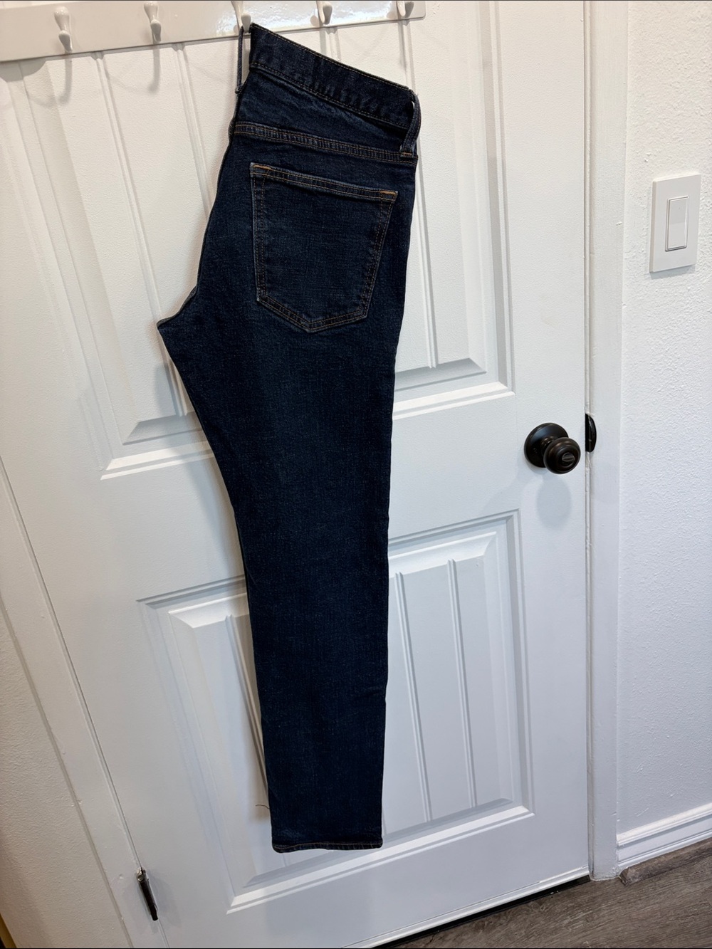 Old Navy Slim Straight Jeans in Dark Indigo